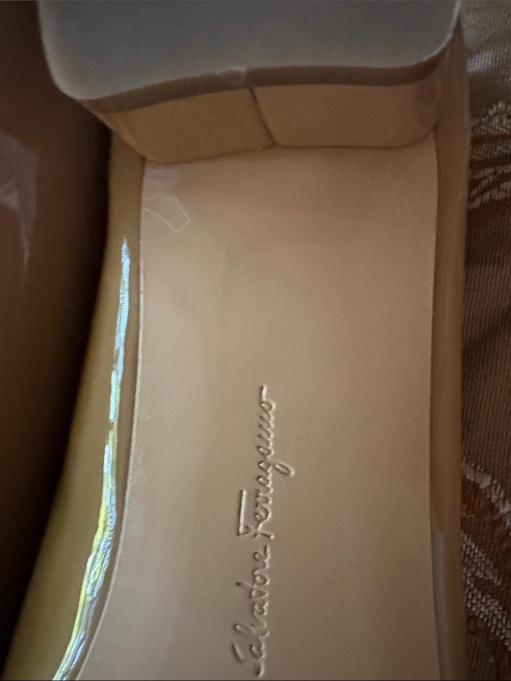Salvatore Ferragamo Patent Leather Bow Heels Nude 9D (Samples?) - Picture 4 of 5